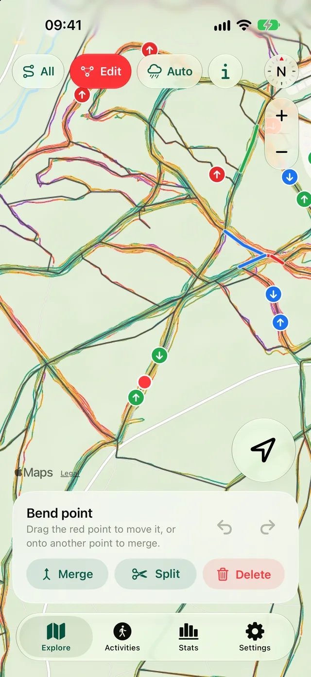 Edit mode in Cardio Trails: a bend point selected on a trail, with Merge, Split and Delete buttons.